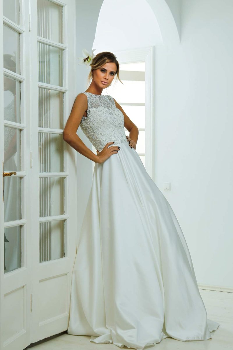 Rochie prințesă din tafta cu perle