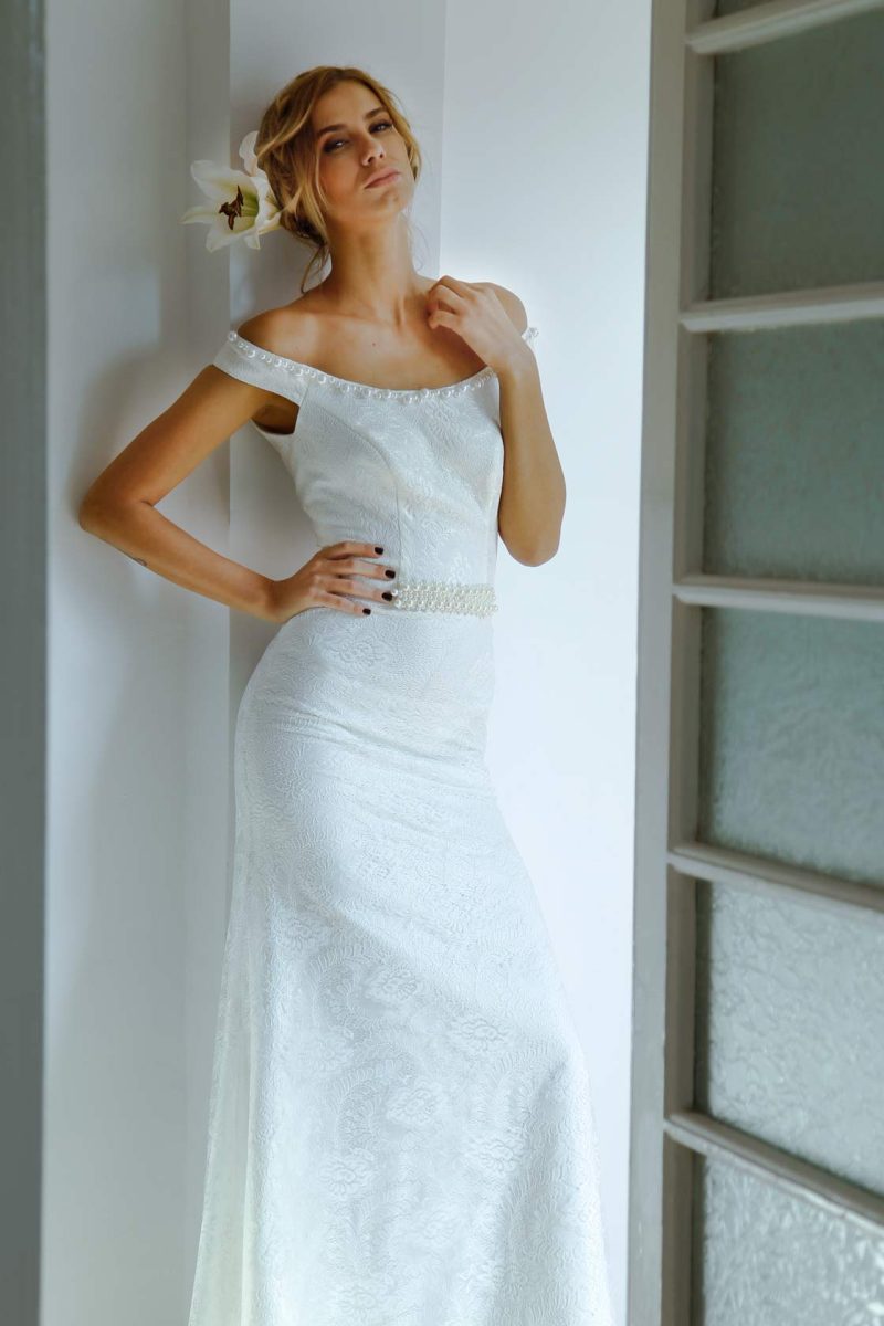 Rochie sirenă din dantelă cu perle